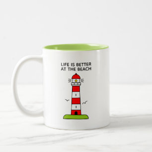 Tasse 2 Couleurs La vie est meilleure au beau phare de plage