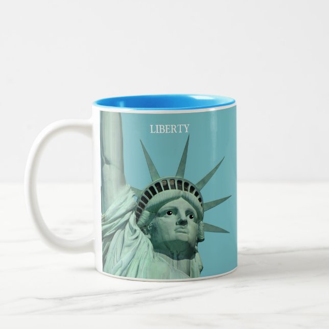 Tasse 2 Couleurs Lady Liberty sur Sky Blue (Gauche)