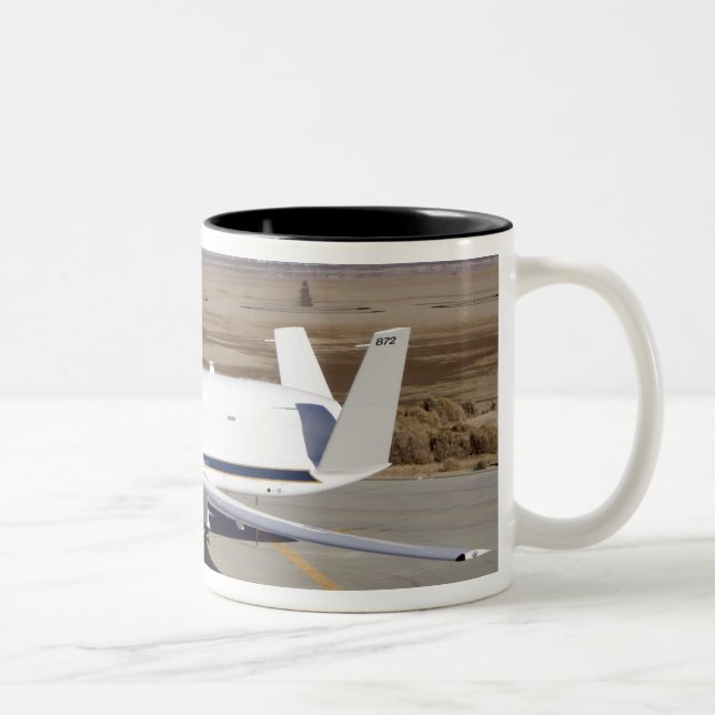 Tasse 2 Couleurs L'avion sans pilote Global Hawk (Droit)
