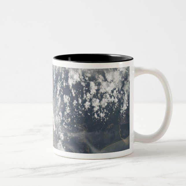 Tasse 2 Couleurs Le dessous de la navette spatiale Discovery (Droit)