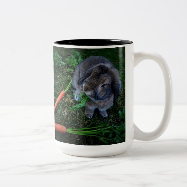 Tasse 2 Couleurs Le lapin mâche des carottes/tasse (Droit)