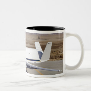 Tasse 2 Couleurs Les avions téléguidés de faucon global