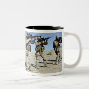 Tasse 2 Couleurs Membres de l'équipe de transition militaire