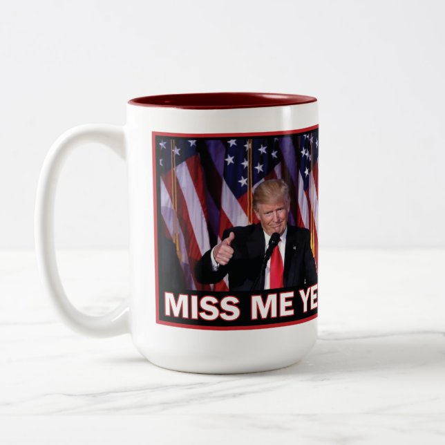 Tasse 2 Couleurs Miss Me Pourtant Trump 2024 (Gauche)