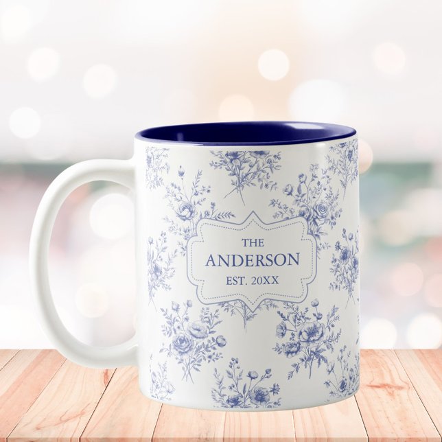 Tasse 2 Couleurs Monogrammed Classic Blue Flowers Floral Pattern (In situ)