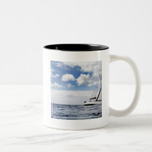 Tasse 2 Couleurs Navigation de yacht en mer ouverte