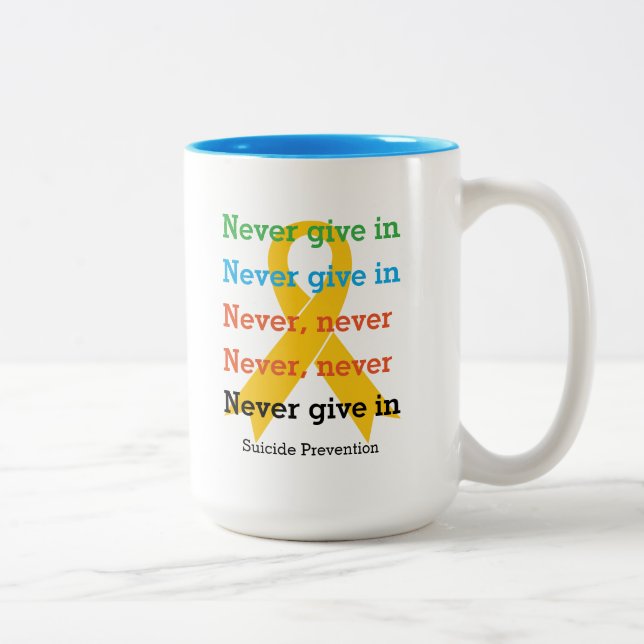 Tasse 2 Couleurs NE JAMAIS DONNER DE Citation Churchill Inspiration (Droit)