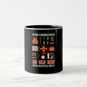 Tasse 2 Couleurs Ne jamais sous-estimer un vieil homme doté d'une 