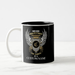 Tasse 2 Couleurs Ne sous-estimez jamais la puissance du nom de fami