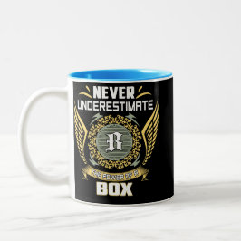 Tasse 2 Couleurs Never Underestimate The Power Of A Box