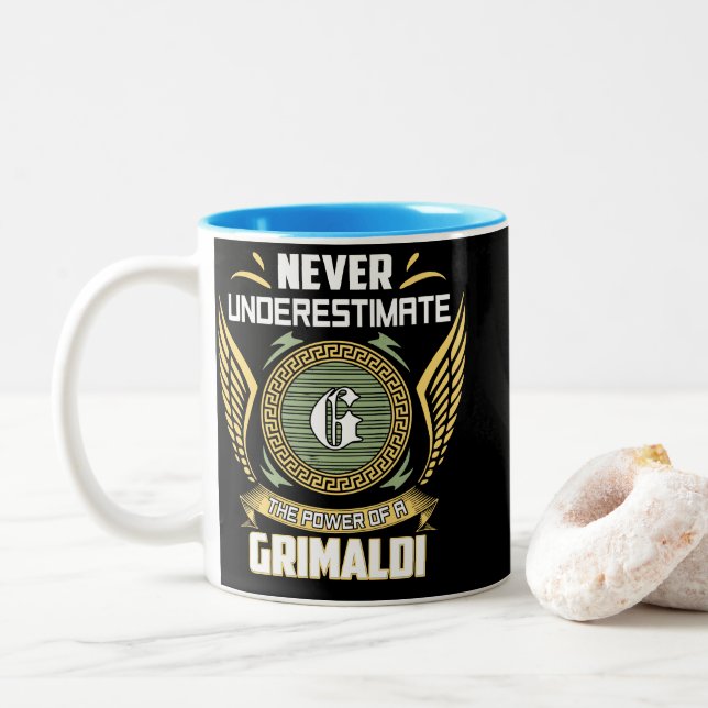 Tasse 2 Couleurs Never Underestimate The Power Of A Grimaldi (Avec donut)