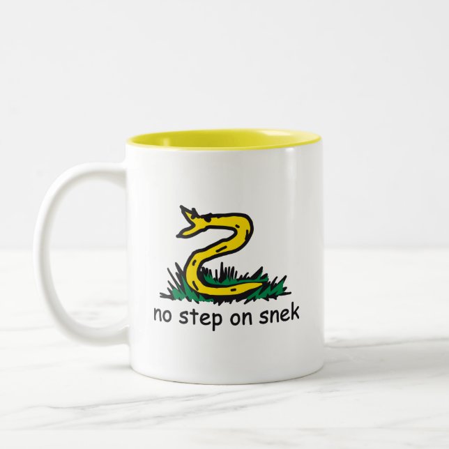 Tasse 2 Couleurs No step on snek memes (Gauche)