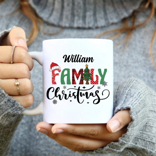 Tasse 2 Couleurs Noël Nom de famille Arbre Script moderne Rouge ver (Christmas Family Name Tree Modern Script Green Red Two-Tone Coffee Mug)