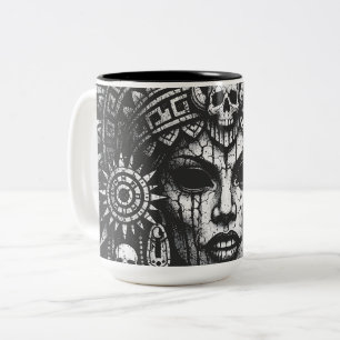 Tasse 2 Couleurs Prêtresse Couronnée d'un Crâne — par BurnsInHell
