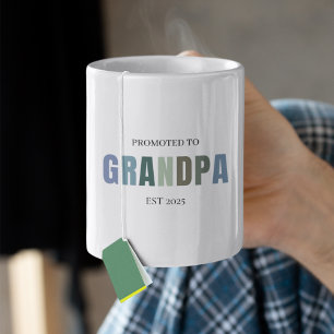 Tasse 2 Couleurs Promu à Grand-père EST 2025   Personnalisé