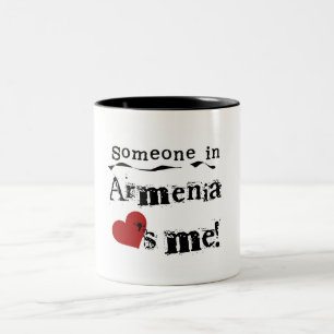 Tasse 2 Couleurs Quelqu'un en Arménie m'aime