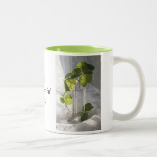 Tasse 2 Couleurs Shamrocks dans une bouteille Vintage
