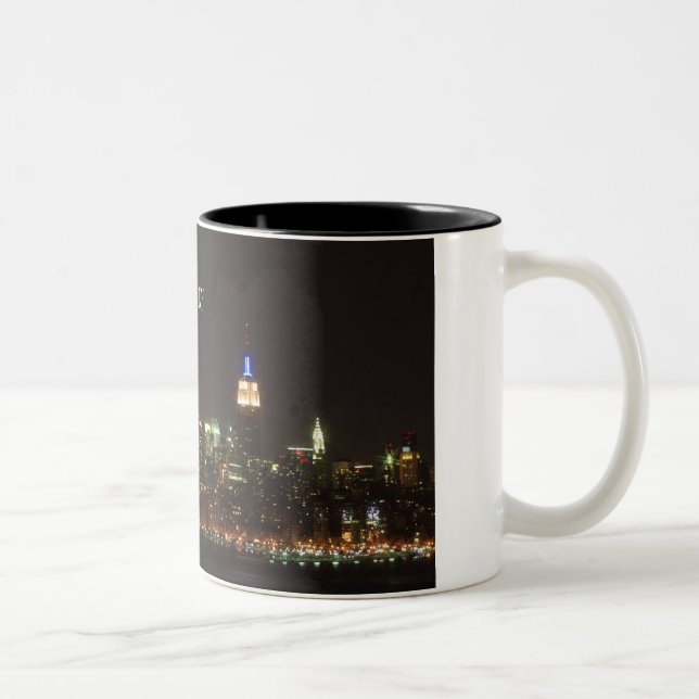 Tasse 2 Couleurs skylinenight, New York, NY (Droit)