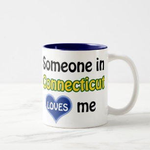 Tasse 2 Couleurs Someone in Connecticut loves me trouve