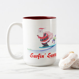 Tasse 2 Couleurs Surfin Santa Claus and a bailin' elf!