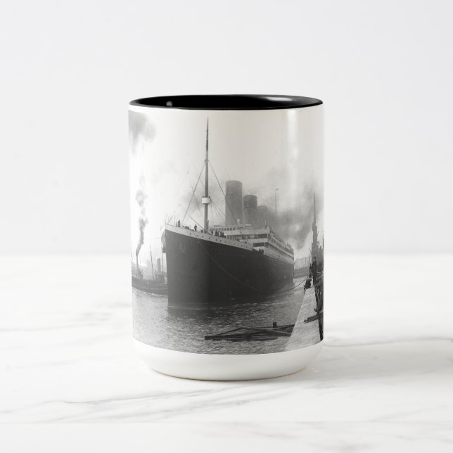Tasse 2 Couleurs Titanic aux quais de Southampton (Centre)