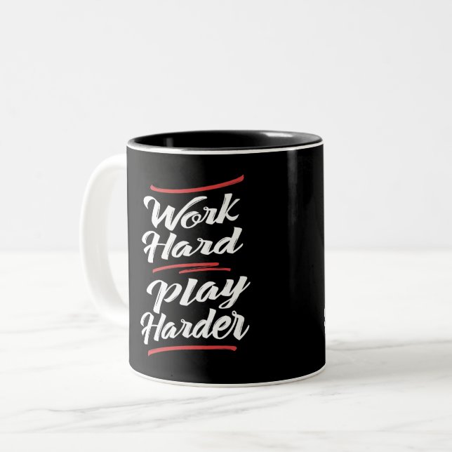 Tasse 2 Couleurs Travailler dur plus dur (Devant gauche)