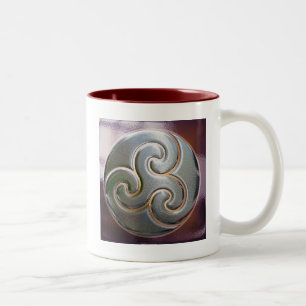 Tasse 2 Couleurs triskele de relief par rond celtique