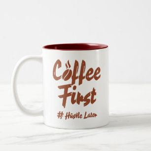 Tasse 2 Couleurs Typographie amateur de café d'abord, boulot ensuit