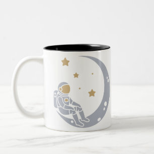 Tasse 2 Couleurs Un astronaute sur la conception de la lune du croi