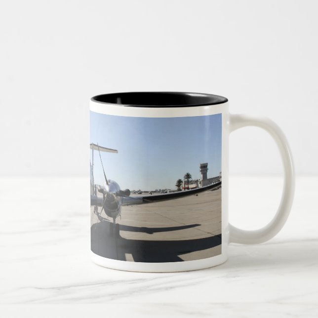 Tasse 2 Couleurs Un avion UC-12F King Air (Droit)