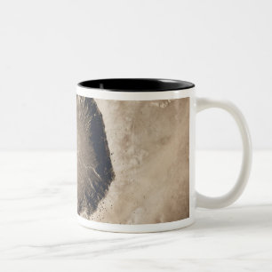 Tasse 2 Couleurs Un cratère d'impact de météorite