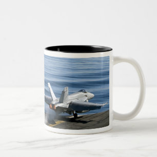 Tasse 2 Couleurs Un frelon superbe de F/A-18E