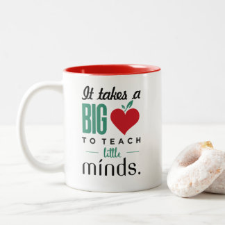 Tasse 2 Couleurs un grand coeur pour enseigner de petits esprits -