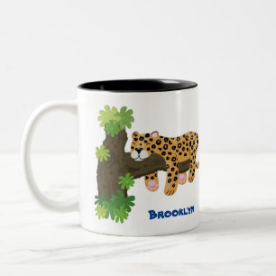 Tasse 2 Couleurs Un mignon léopard dormant dans un arbre dessin ani