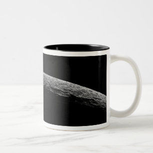 Tasse 2 Couleurs Un paysage irréel de la lune de Saturn