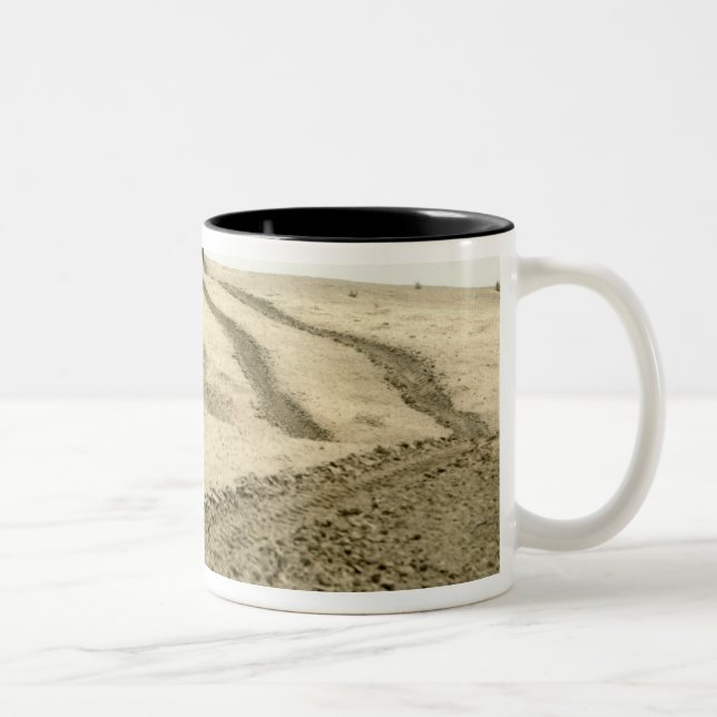 Tasse 2 Couleurs Un véhicule d'assaut amphibie (Droit)