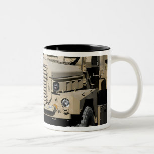 Tasse 2 Couleurs Un véhicule mine-résistant et embuscade-protég