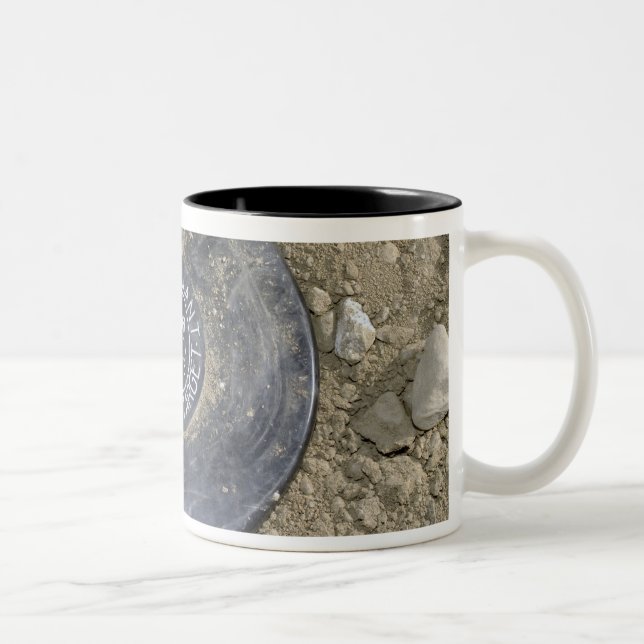 Tasse 2 Couleurs Une mine terrestre simulée (Droit)