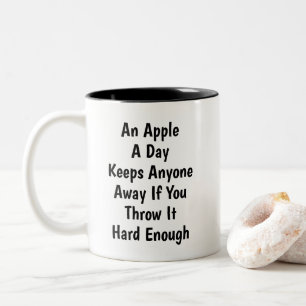 Tasse 2 Couleurs Une pomme par jour humour sarcastique introverti d