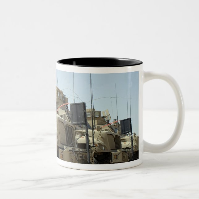 Tasse 2 Couleurs Véhicule MaxxPro antimine antibrousse protégé (Droit)
