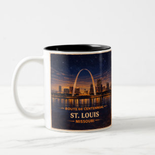 Tasse 2 Couleurs Vue nocturne de la route 66 à St Louis