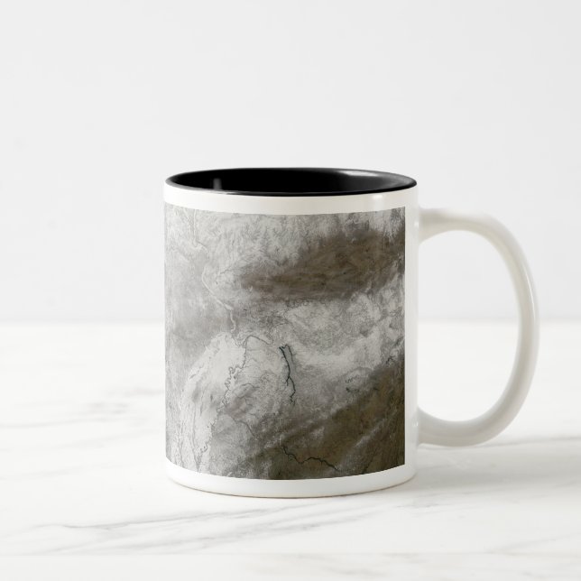 Tasse 2 Couleurs Vue satellite d'une tempête hivernale sévère (Droit)