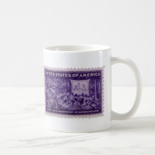 Tasse à café avec ancien timbre-poste