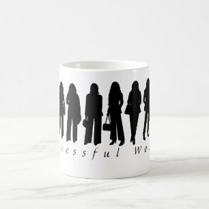 Tasse à café avec silhouette de femme qui réussit