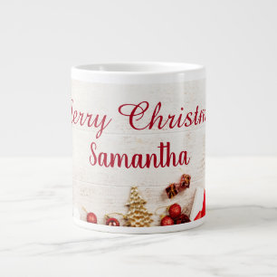 Tasse à café de Noël avec des boules d'or