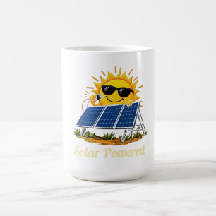 Tasse à café drôle de soleil et de panneau solaire