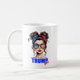Tasse à café patriotique Trump Girl Bun Messy