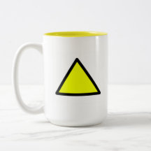 Tasse à deux tons de triangle jaune