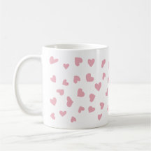 Tasse à gribouillis de cœur rose éparpillés