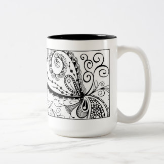 Tasse abstraite de griffonnage en noir et blanc